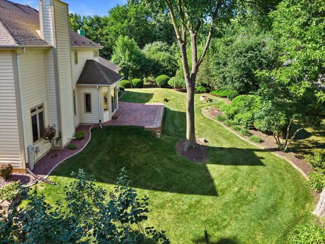 13510 W Edgewood COURT, New Berlin, WI 53151