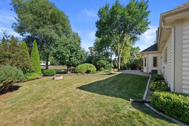 13510 W Edgewood COURT, New Berlin, WI 53151