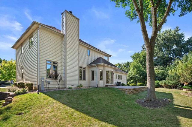 13510 W Edgewood COURT, New Berlin, WI 53151