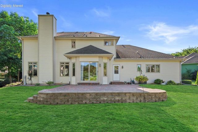 13510 W Edgewood COURT, New Berlin, WI 53151