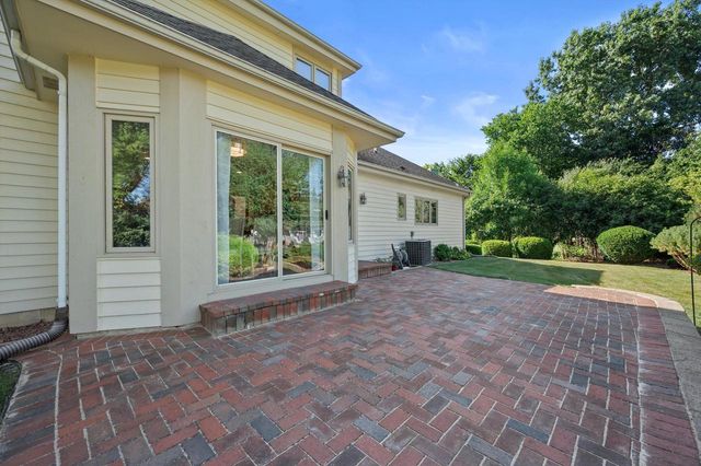 13510 W Edgewood COURT, New Berlin, WI 53151