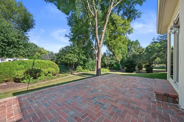 13510 W Edgewood COURT, New Berlin, WI 53151