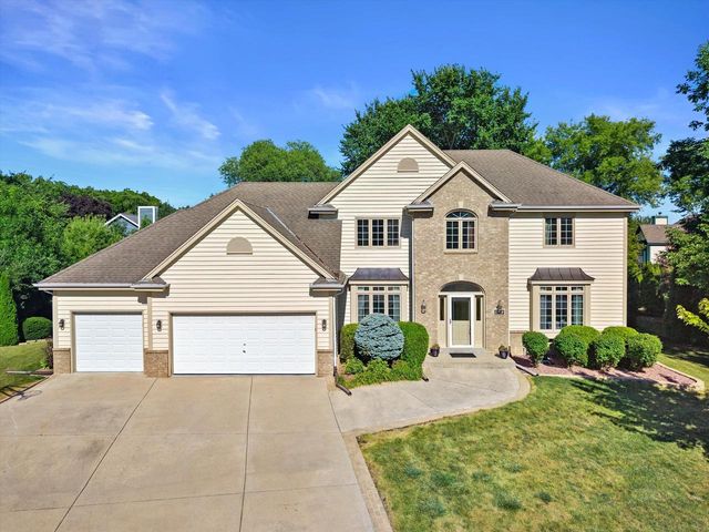 13510 W Edgewood COURT, New Berlin, WI 53151
