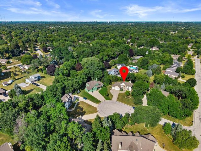 13510 W Edgewood COURT, New Berlin, WI 53151