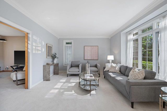 13510 W Edgewood COURT, New Berlin, WI 53151