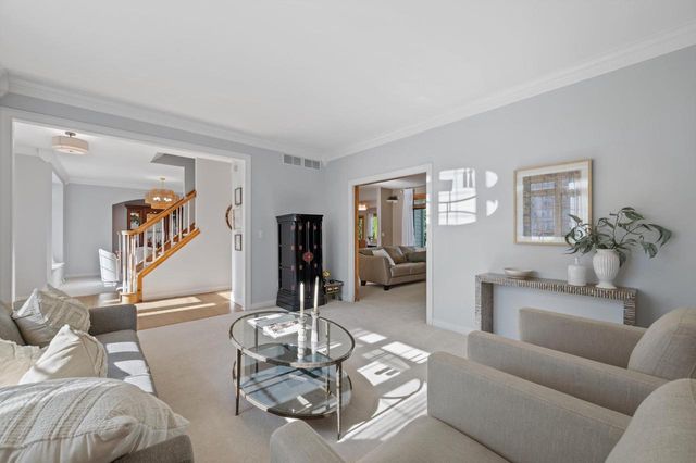 13510 W Edgewood COURT, New Berlin, WI 53151
