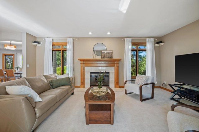 13510 W Edgewood COURT, New Berlin, WI 53151