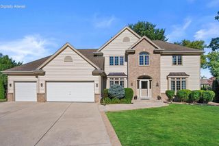 13510 W Edgewood COURT, New Berlin, WI 53151