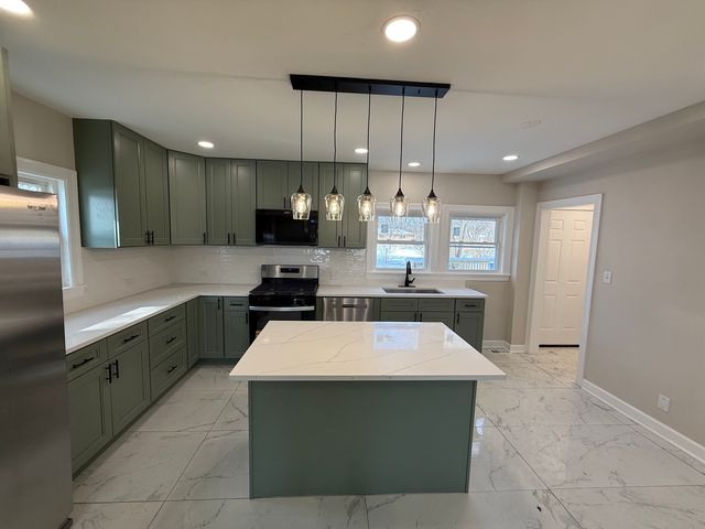 408 E End Avenue, Hillside, IL 60162