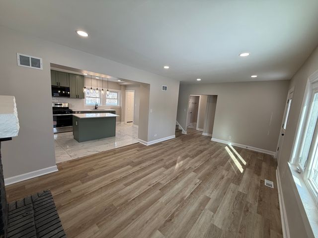 408 E End Avenue, Hillside, IL 60162