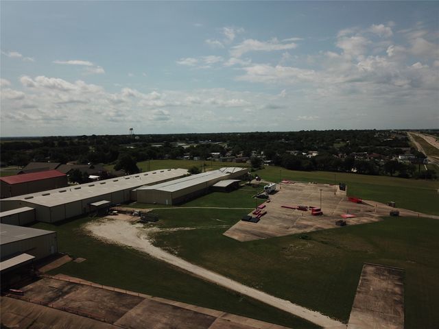 811 N Collins Freeway, Howe, TX 75459
