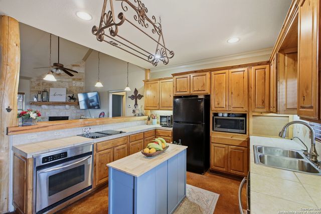 875 Cypress Pass Rd, Spring Branch, TX 78070