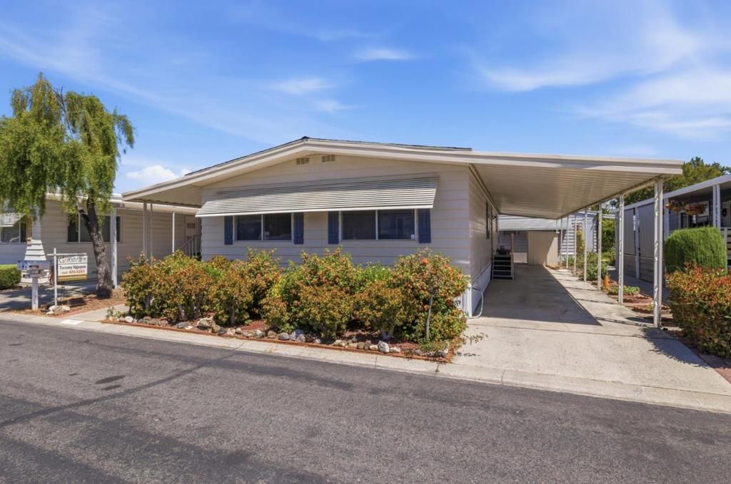 Image 2 of property listing at 102 Quail Hollow Drive 102, San Jose, CA 95128
