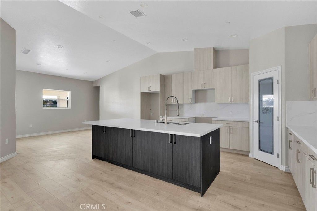 Image 11 of property listing at 15179 Olive St, Hesperia, CA 92345