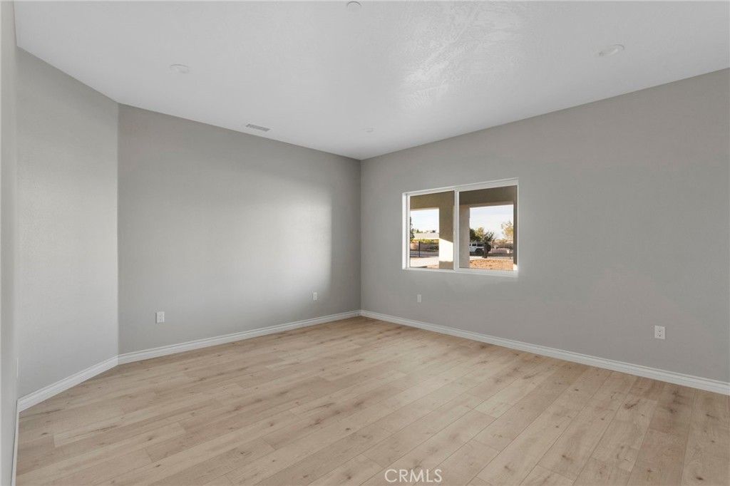 Image 26 of property listing at 15179 Olive St, Hesperia, CA 92345