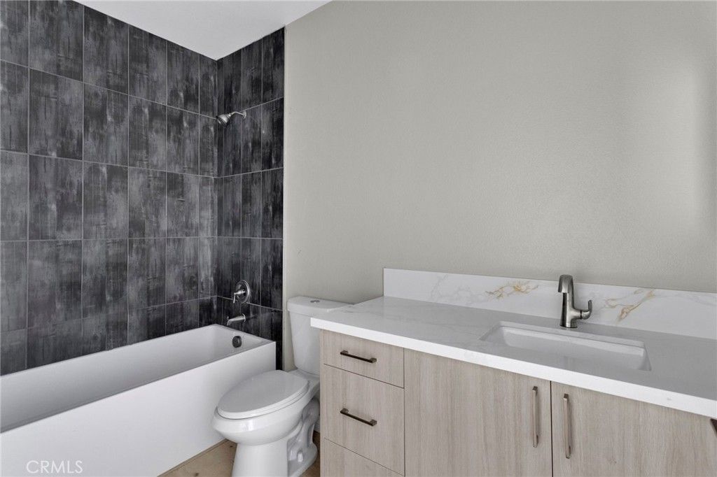 Image 34 of property listing at 15179 Olive St, Hesperia, CA 92345