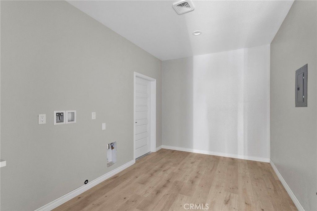 Image 36 of property listing at 15179 Olive St, Hesperia, CA 92345