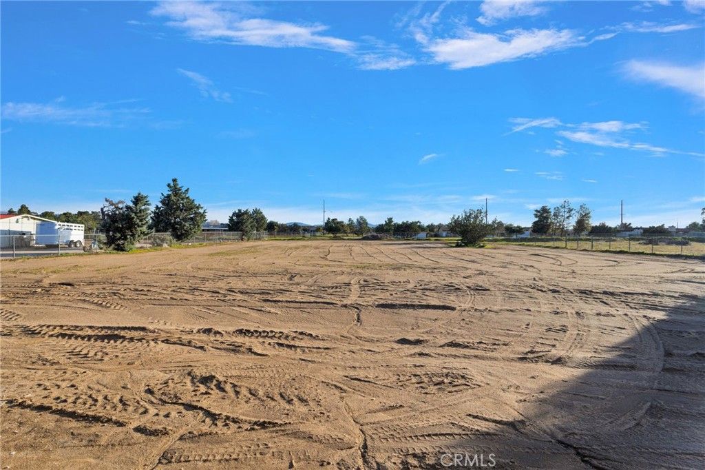 Image 38 of property listing at 15179 Olive St, Hesperia, CA 92345