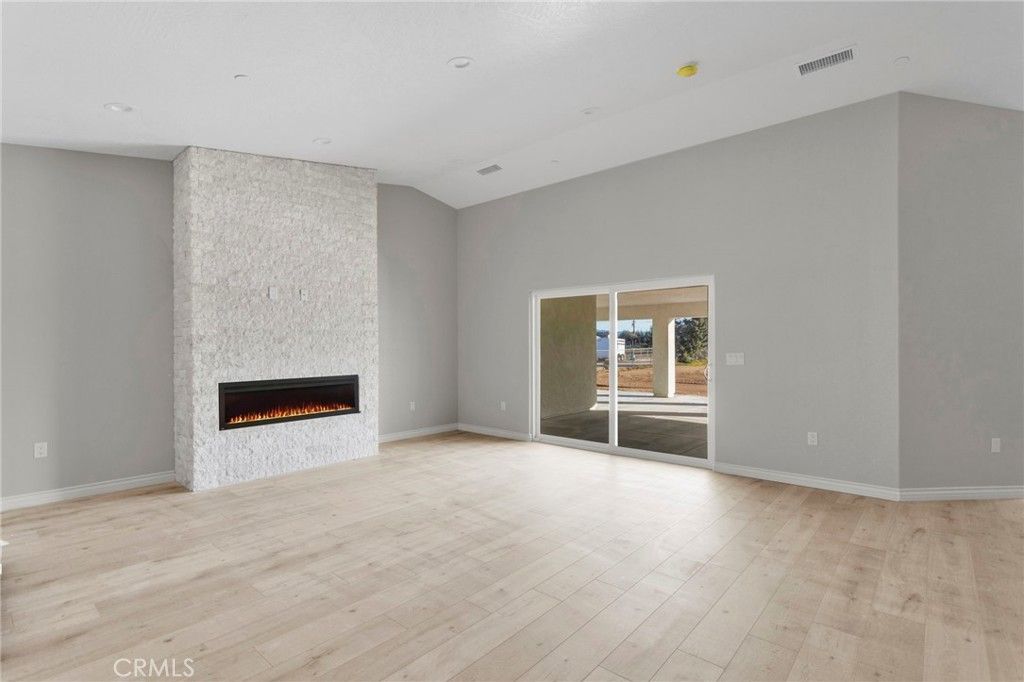 Image 8 of property listing at 15179 Olive St, Hesperia, CA 92345