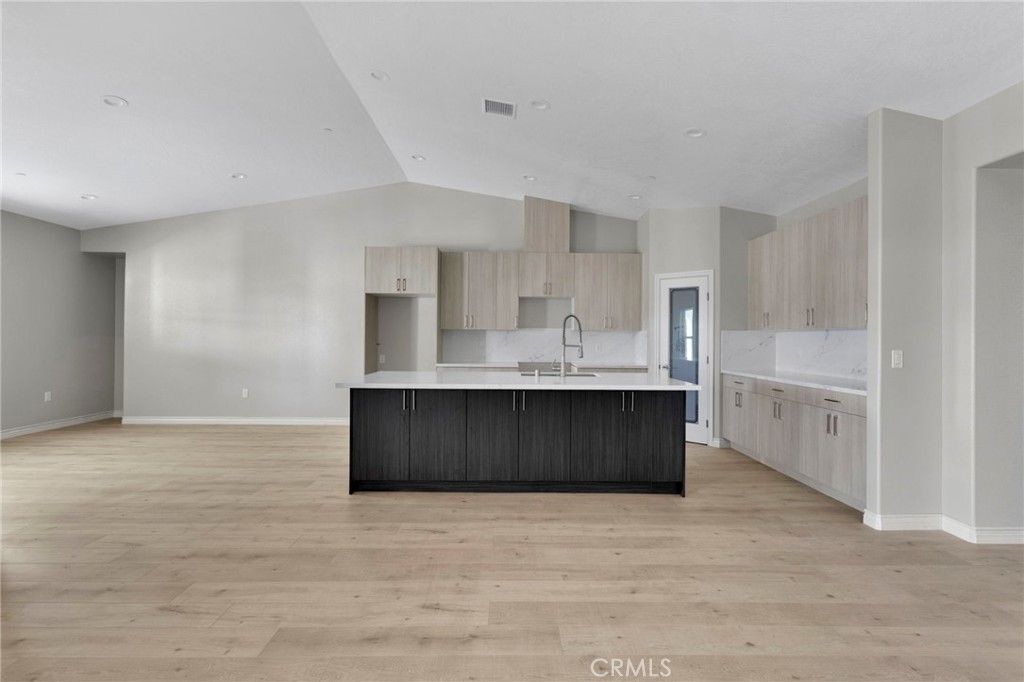 Image 9 of property listing at 15179 Olive St, Hesperia, CA 92345