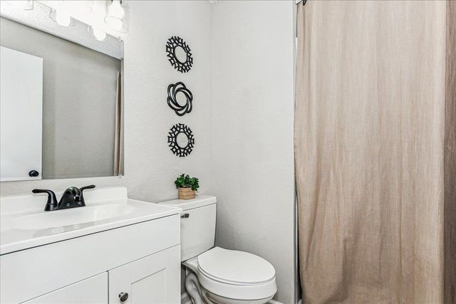 6817 E Winterberry Cir, Wichita, KS 67226