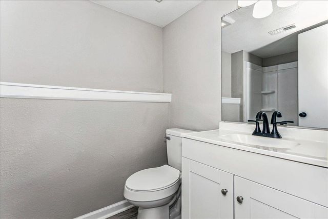 6817 E Winterberry Cir, Wichita, KS 67226