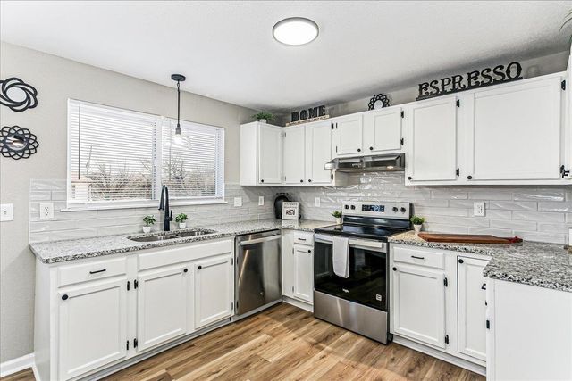 6817 E Winterberry Cir, Wichita, KS 67226