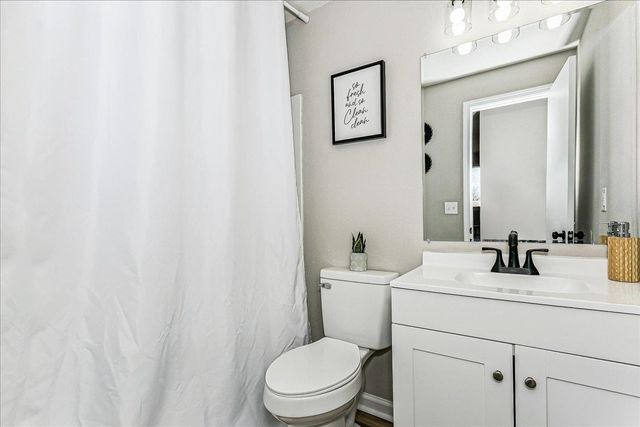 6817 E Winterberry Cir, Wichita, KS 67226