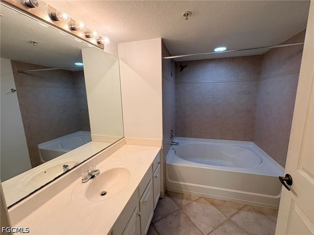 4113 residence DR 213, Fort Myers, FL 33901