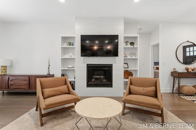 6225 Lighthouse Court, Saugatuck, MI 49453