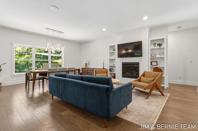 6225 Lighthouse Court, Saugatuck, MI 49453