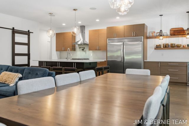 6225 Lighthouse Court, Saugatuck, MI 49453