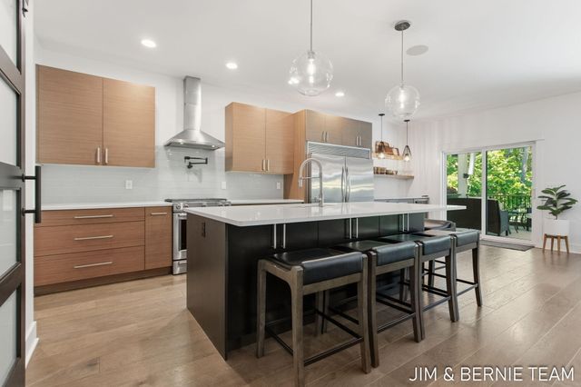6225 Lighthouse Court, Saugatuck, MI 49453