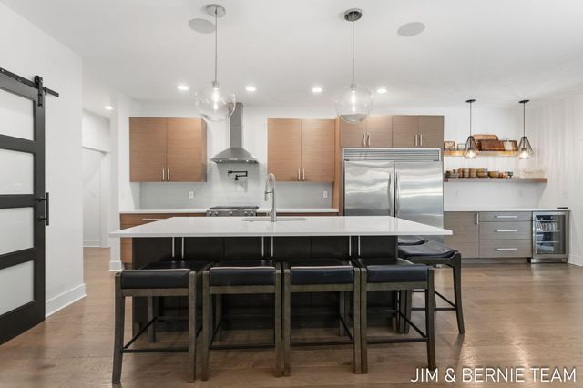 6225 Lighthouse Court, Saugatuck, MI 49453
