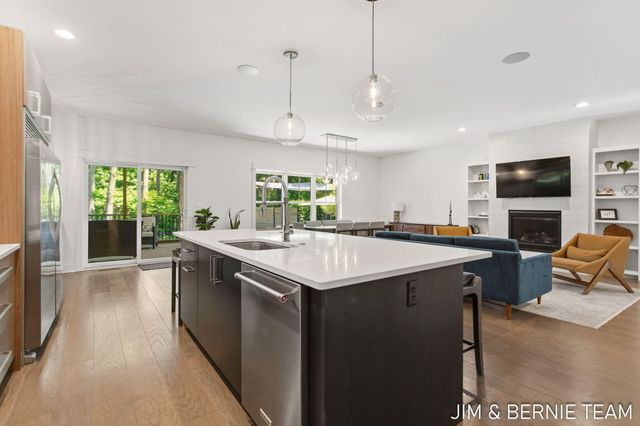 6225 Lighthouse Court, Saugatuck, MI 49453