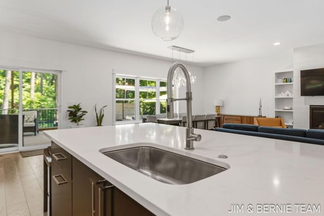 6225 Lighthouse Court, Saugatuck, MI 49453
