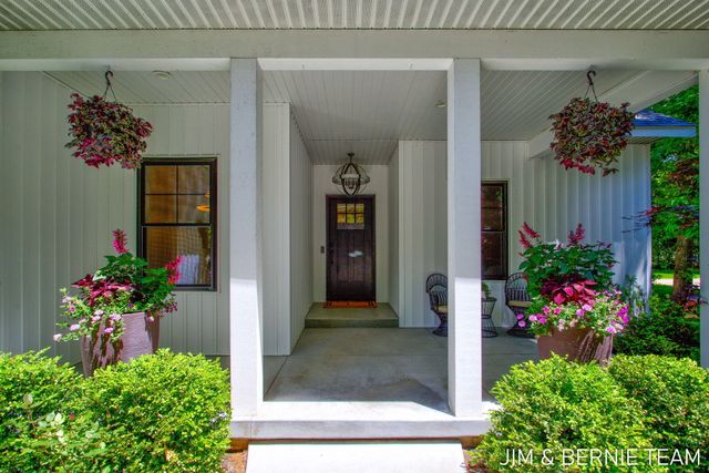 6225 Lighthouse Court, Saugatuck, MI 49453