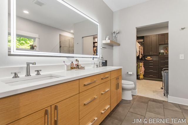 6225 Lighthouse Court, Saugatuck, MI 49453