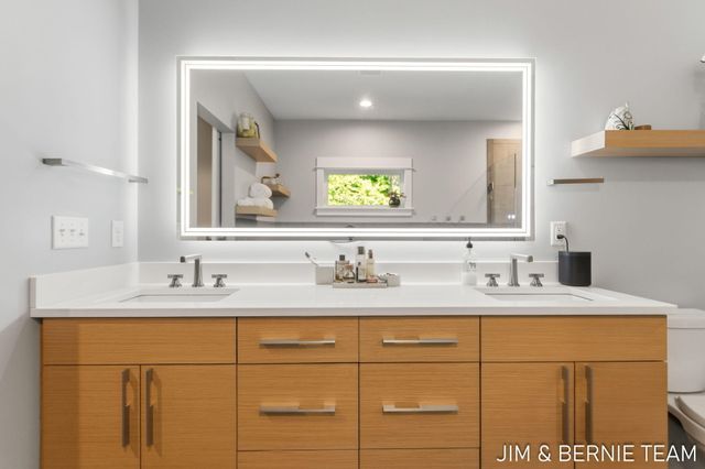 6225 Lighthouse Court, Saugatuck, MI 49453