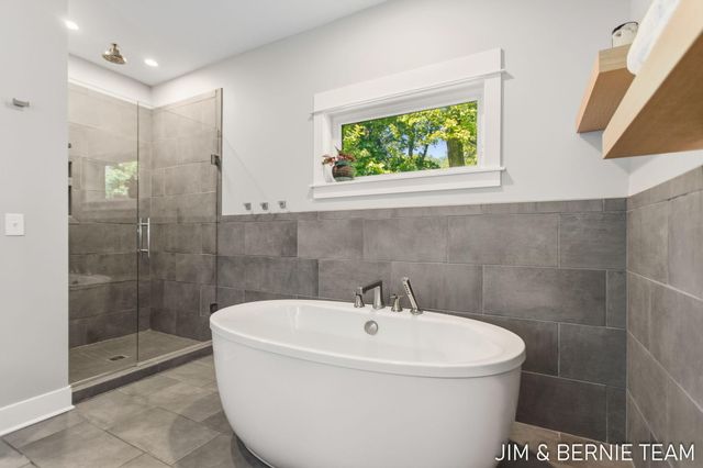 6225 Lighthouse Court, Saugatuck, MI 49453