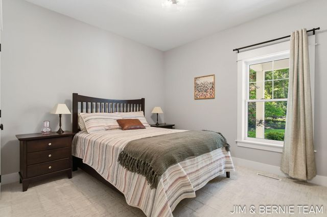 6225 Lighthouse Court, Saugatuck, MI 49453