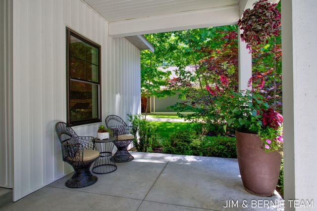 6225 Lighthouse Court, Saugatuck, MI 49453