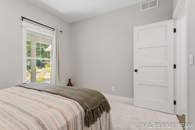 6225 Lighthouse Court, Saugatuck, MI 49453