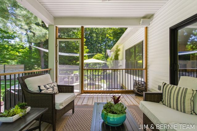 6225 Lighthouse Court, Saugatuck, MI 49453