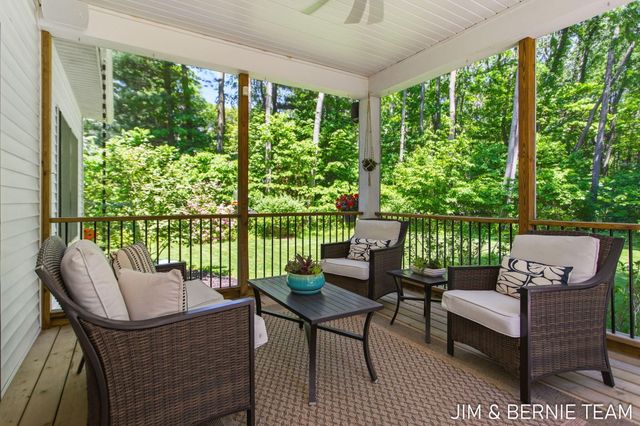 6225 Lighthouse Court, Saugatuck, MI 49453