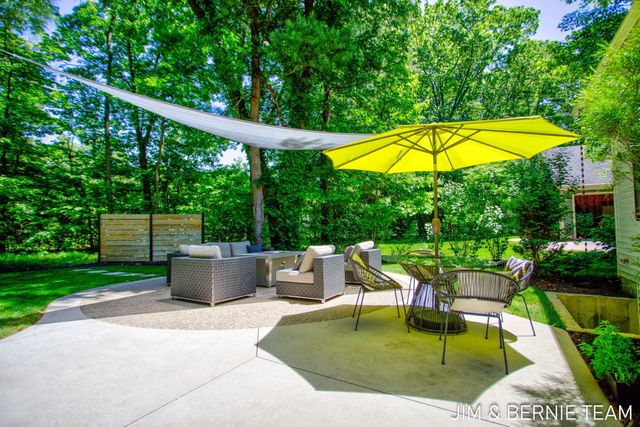 6225 Lighthouse Court, Saugatuck, MI 49453