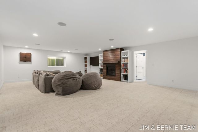 6225 Lighthouse Court, Saugatuck, MI 49453