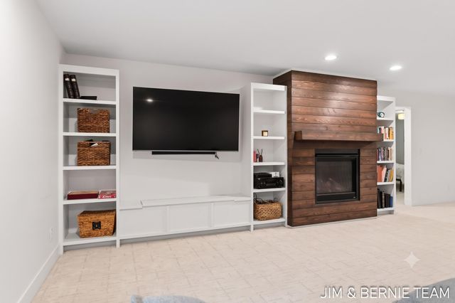 6225 Lighthouse Court, Saugatuck, MI 49453