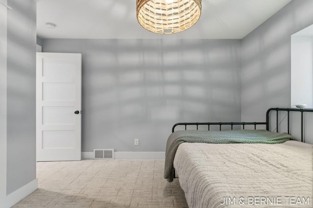 6225 Lighthouse Court, Saugatuck, MI 49453