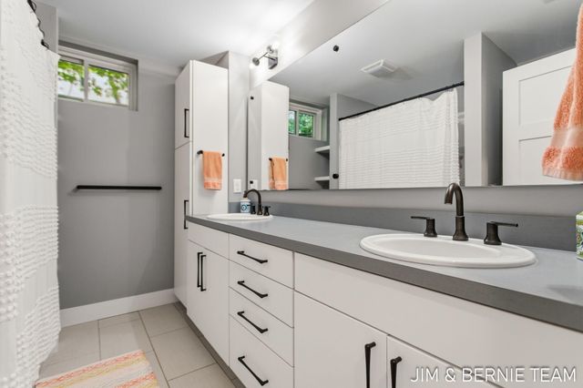 6225 Lighthouse Court, Saugatuck, MI 49453